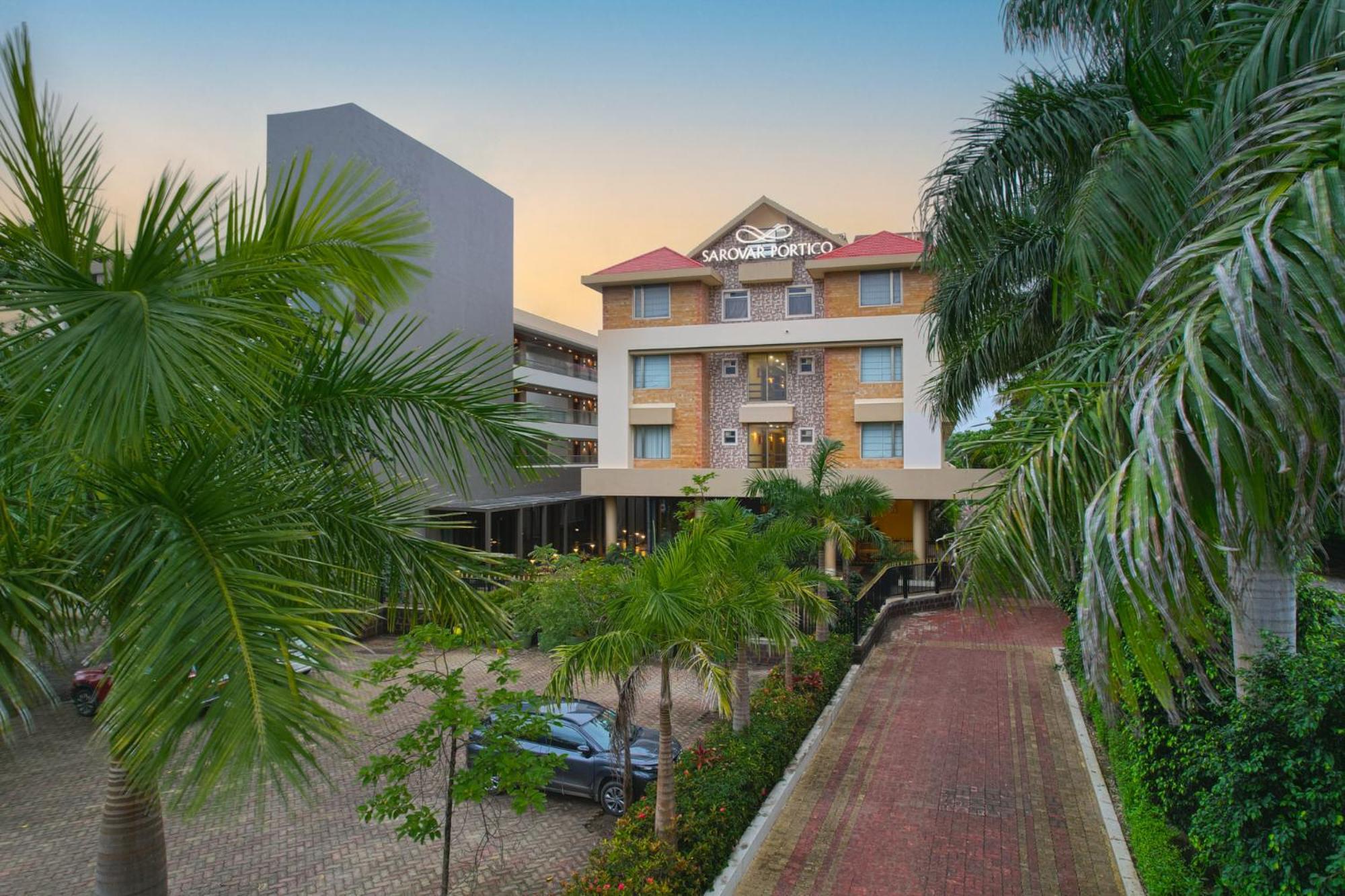 Hotel Sarovar Portico Sasangir Gírský les Exteriér fotografie