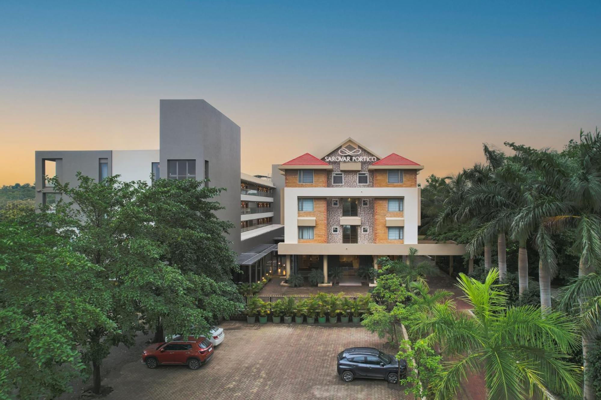 Hotel Sarovar Portico Sasangir Gírský les Exteriér fotografie